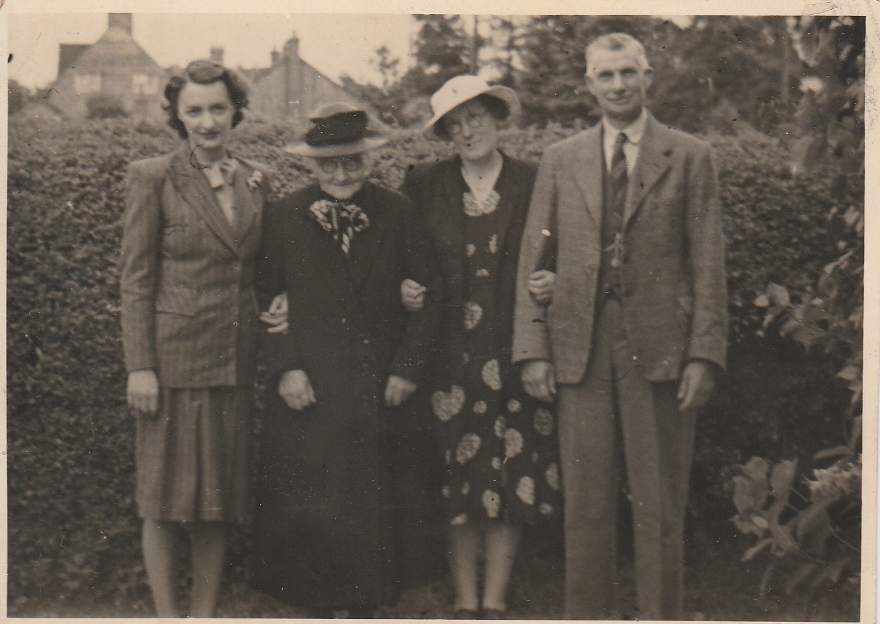 Betty Cole, Anne Maria Jones (Winchcombe), Florrie Farr, Albert Farr